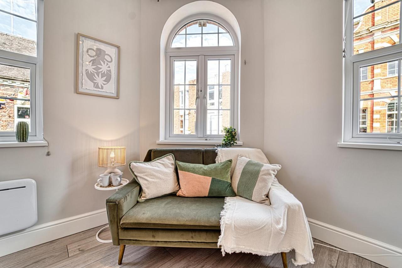 Apartment Host & - Taylor Bennett Worcester